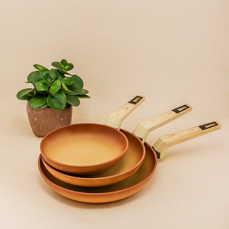 Juego de 3 sartenes Terracotta 20, 24 y 28 cms Ø aptas para todo tipo de cocinas, incluso inducción