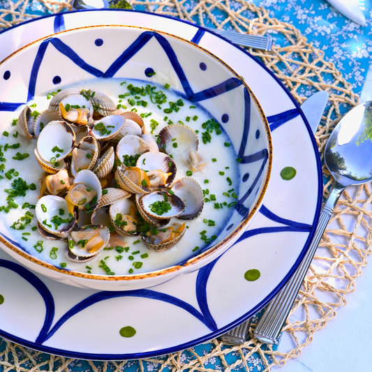 Gazpacho de espárragos blancos y berberechos