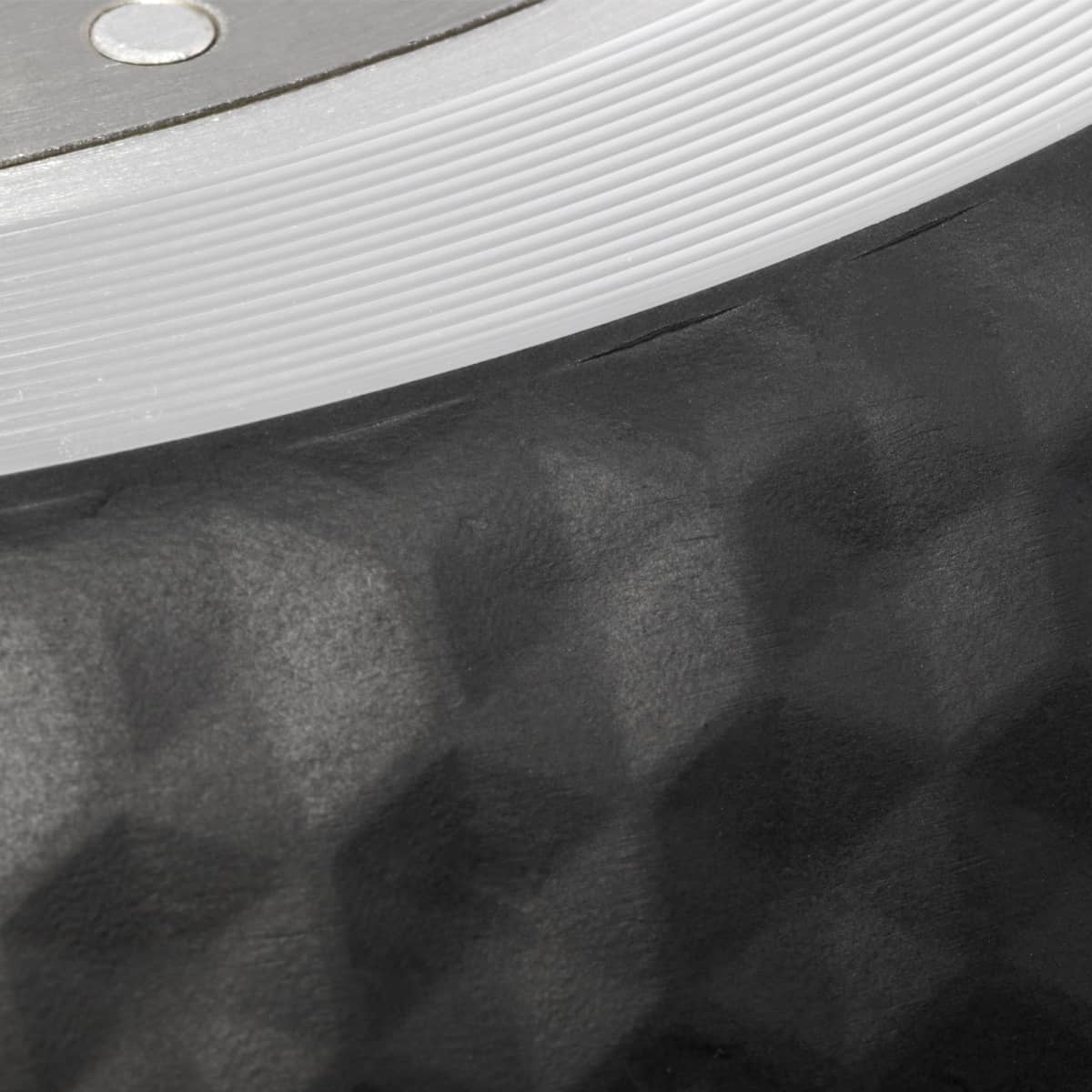 Grill Black Ice diamond finish. Suitable for all types of cookers, including induction.