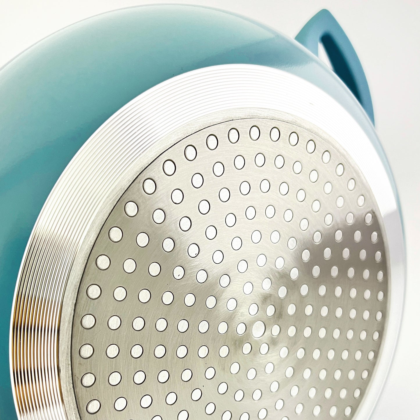 Cacerola COLORS azul cielo, apta para todo tipo de cocina incluso inducción